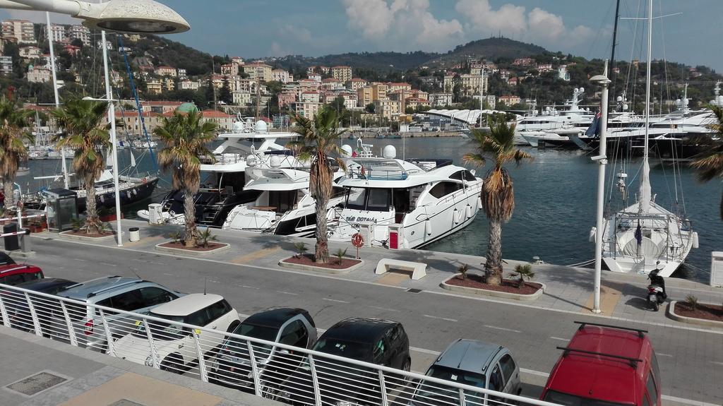 Case Vacanze Borgo Marina Imperia Exteriér fotografie