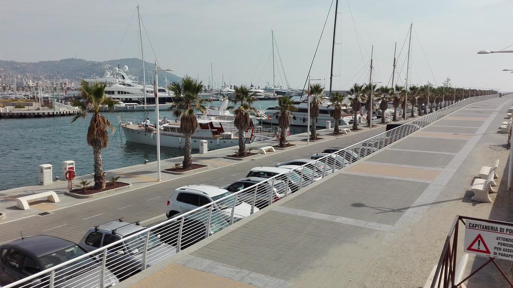 Case Vacanze Borgo Marina Imperia Exteriér fotografie