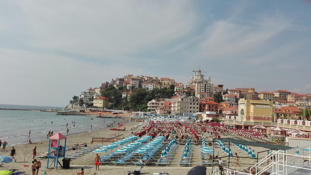 Case Vacanze Borgo Marina Imperia Exteriér fotografie