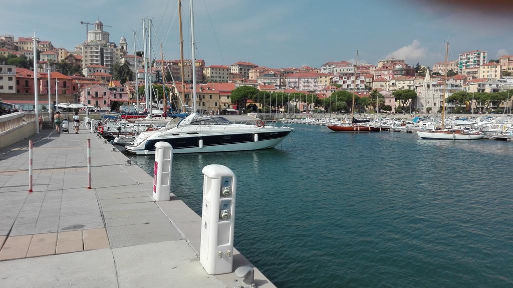 Case Vacanze Borgo Marina Imperia Exteriér fotografie