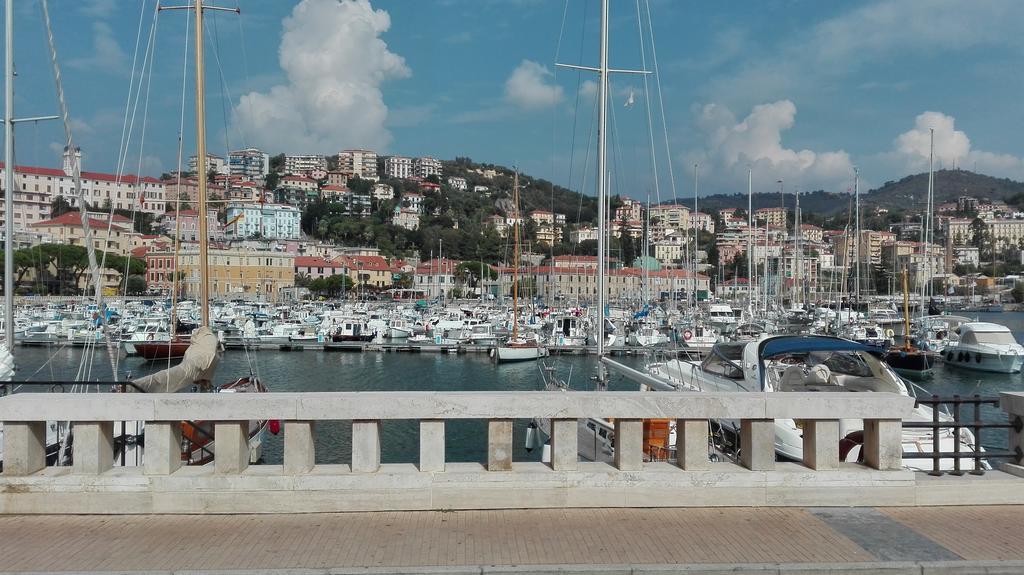 Case Vacanze Borgo Marina Imperia Exteriér fotografie