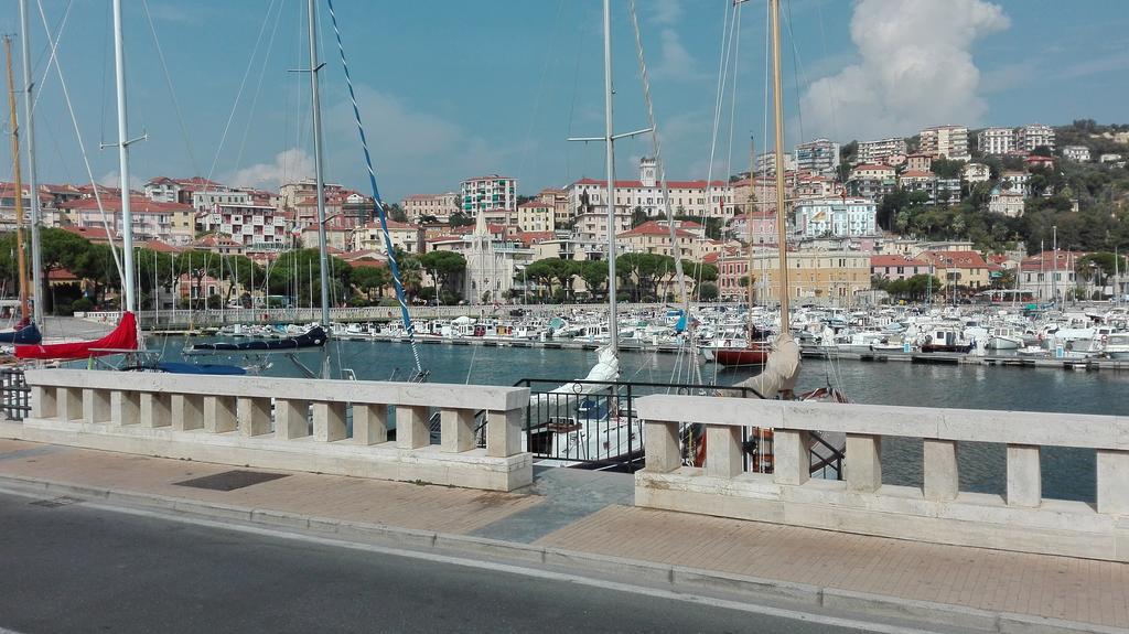 Case Vacanze Borgo Marina Imperia Exteriér fotografie